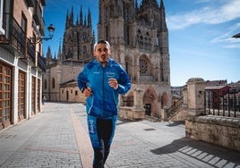 Iván deja atrás la Catedral de Burgos durante los primeros días de su desafío