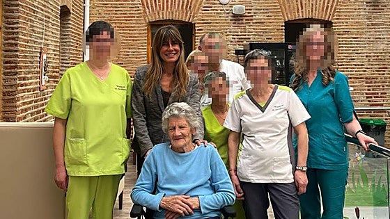 Begoña Gómez visita a una tía abuela de Valderas ingresada en Mayorga