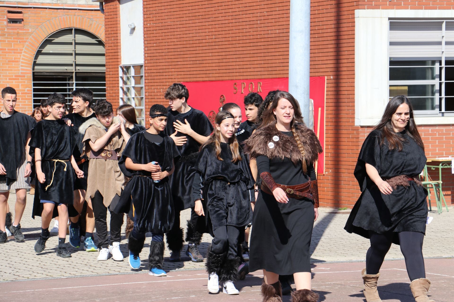 Las imágenes de los juegos astures y romanos en el IES Lancia