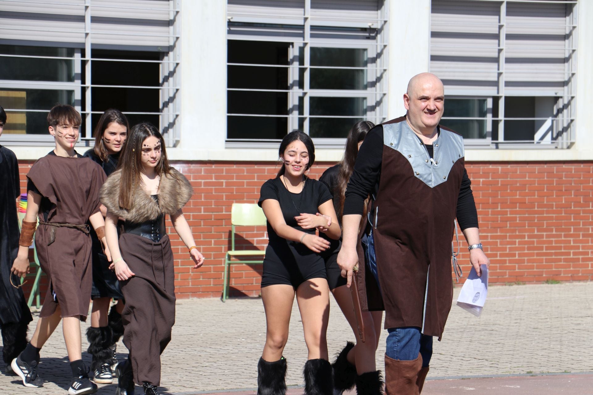 Las imágenes de los juegos astures y romanos en el IES Lancia