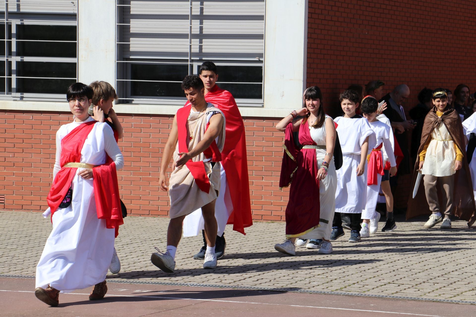 Las imágenes de los juegos astures y romanos en el IES Lancia
