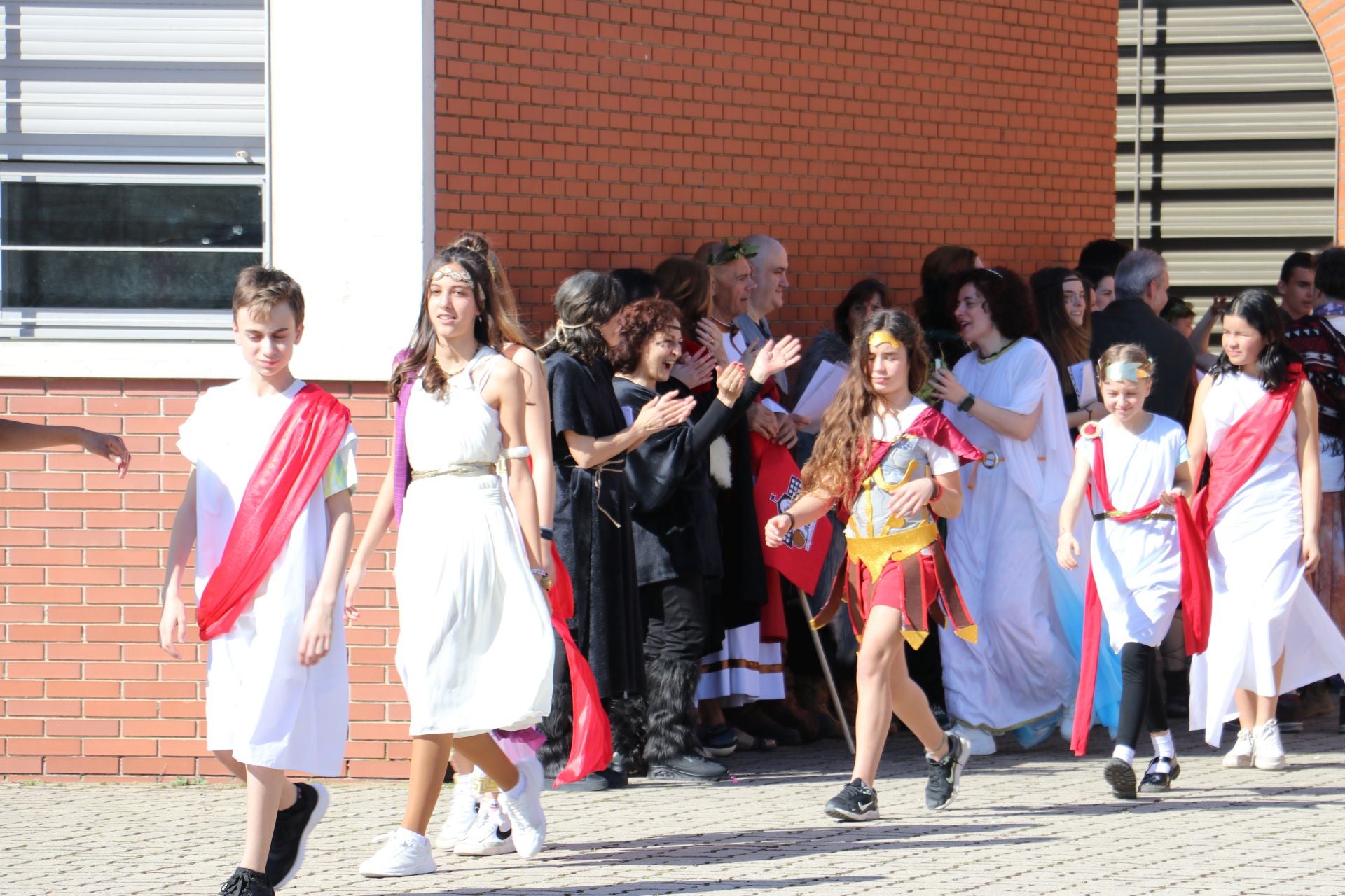 Las imágenes de los juegos astures y romanos en el IES Lancia