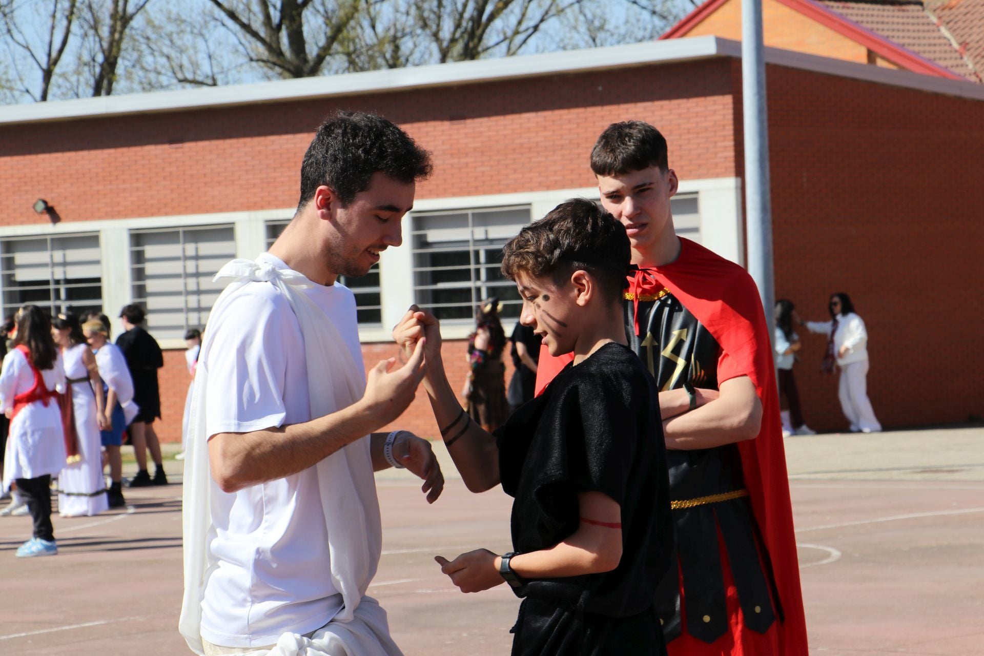 Las imágenes de los juegos astures y romanos en el IES Lancia