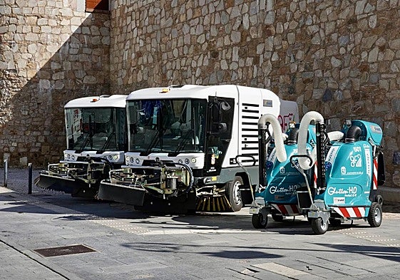 Dos nuevas barredoras y dos aspiradoras se incorporan a los servicios de limpieza viaria del Ayuntamiento de León.