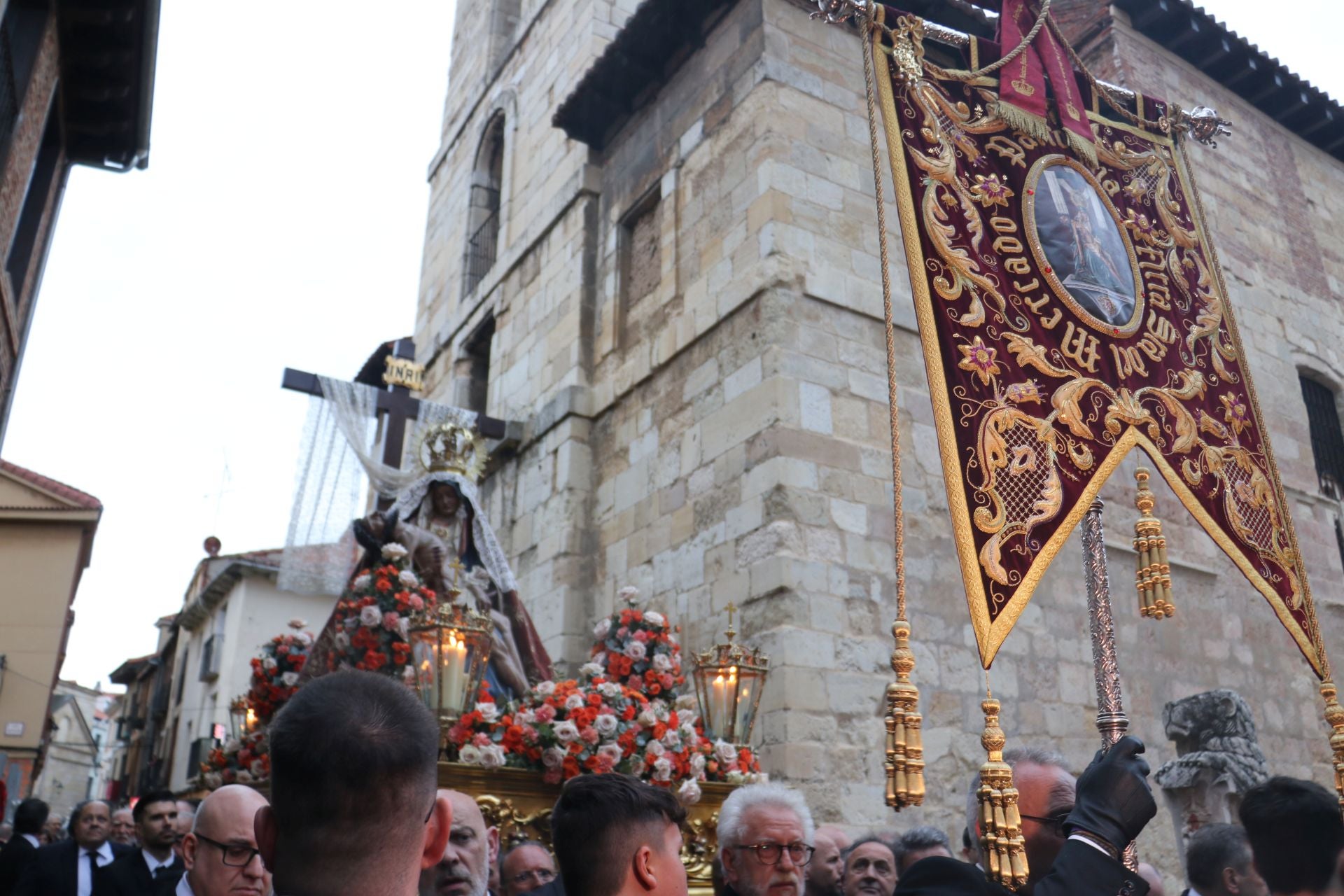 Las mejores imágenes de la Procesión de la Dolorosa en León