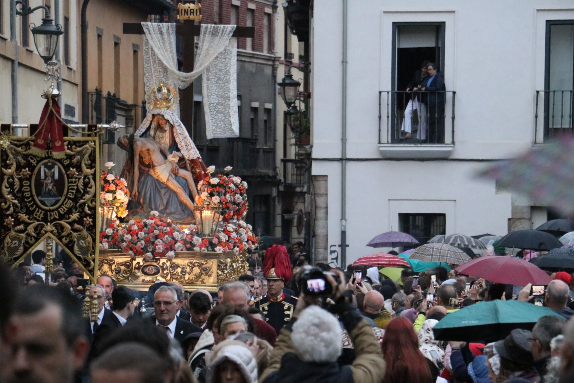 Las mejores imágenes de la Procesión de la Dolorosa en León