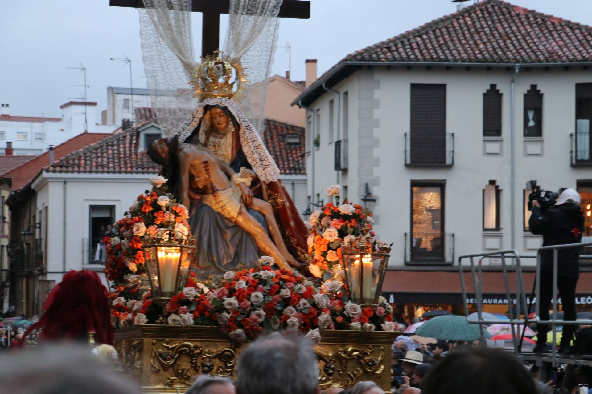 Las mejores imágenes de la Procesión de la Dolorosa en León