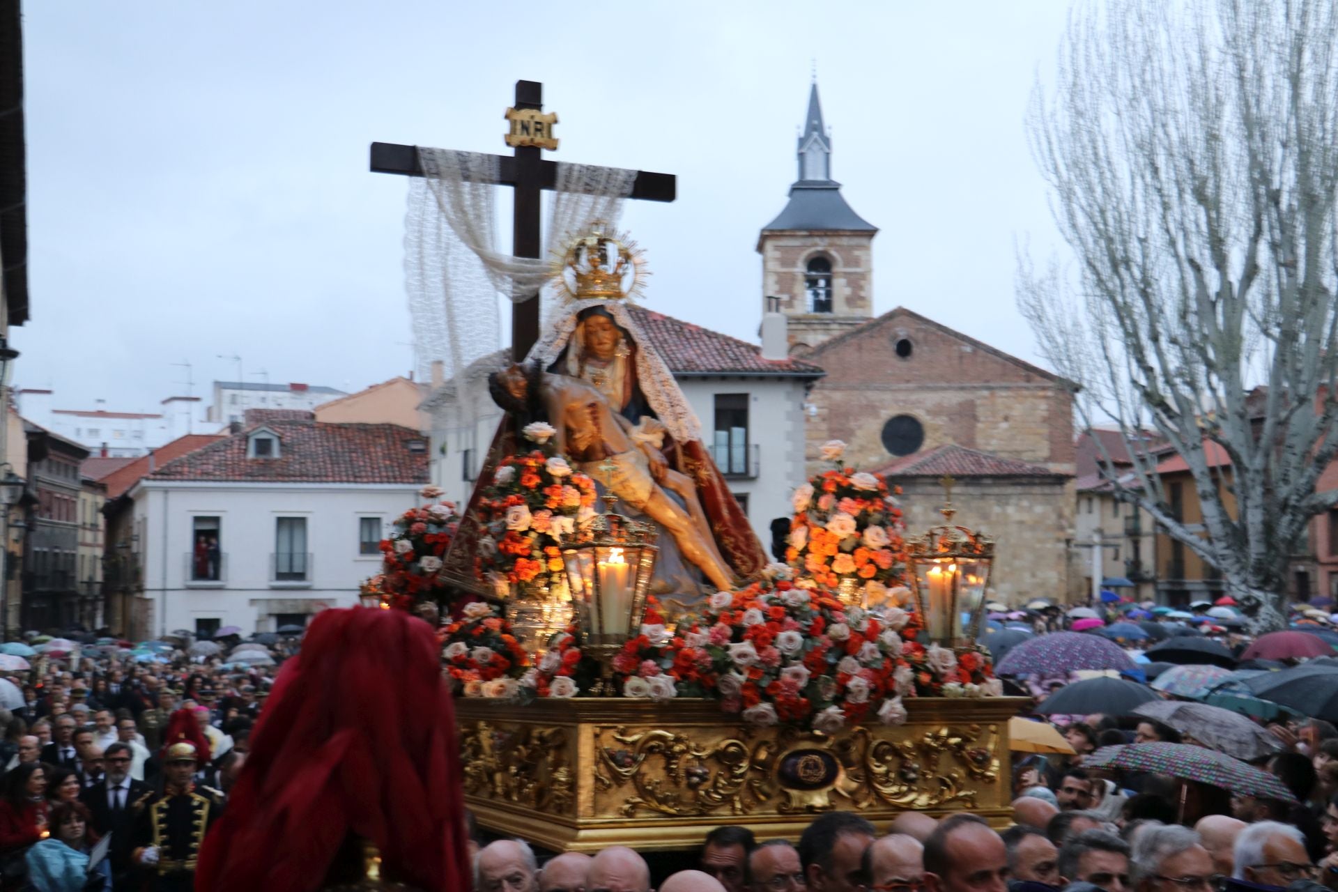 Las mejores imágenes de la Procesión de la Dolorosa en León