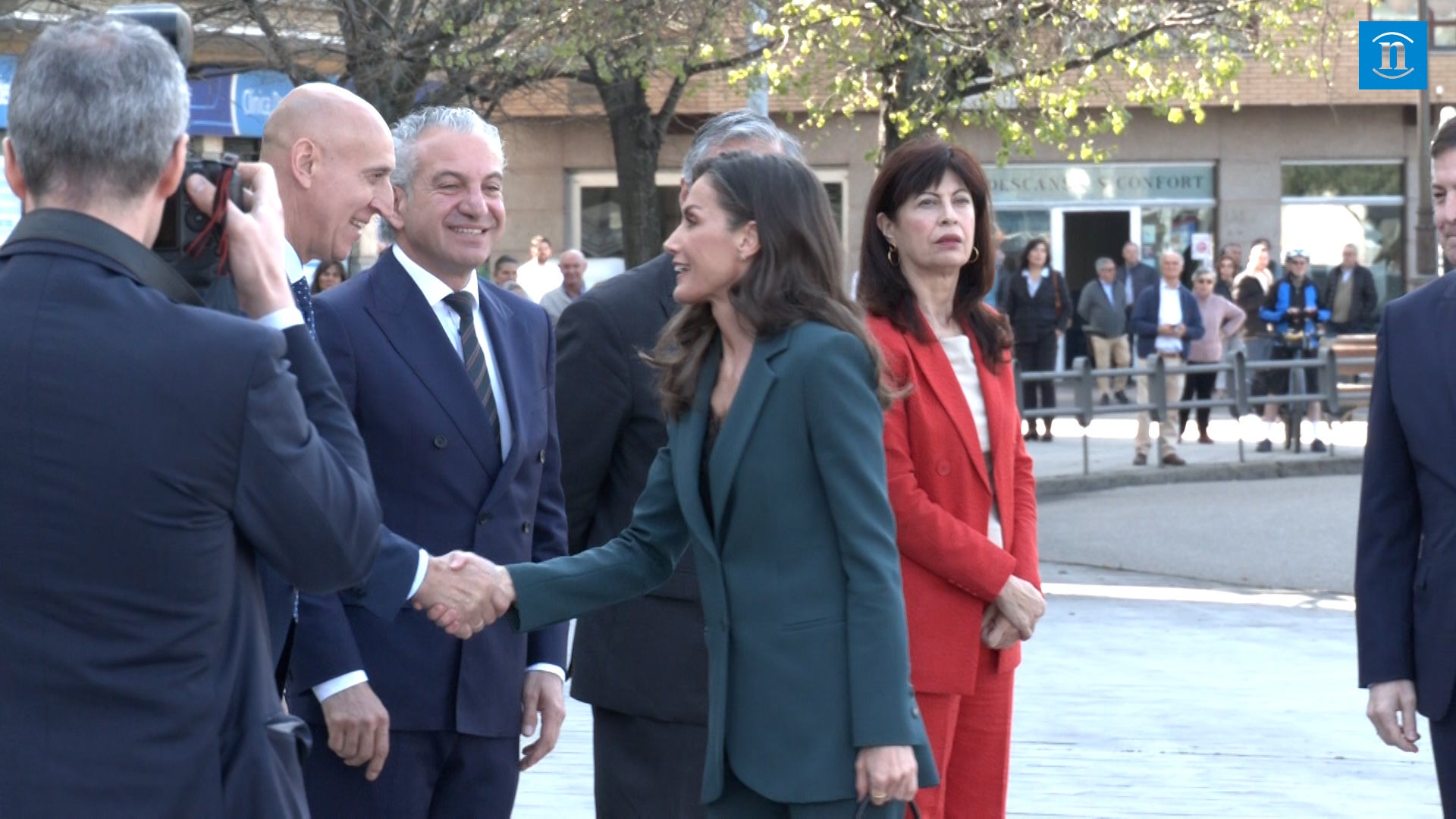 La reina Letizia llega a León entre vítores y aplausos