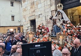 Todo listo a las puertas de la iglesia del Mercado.