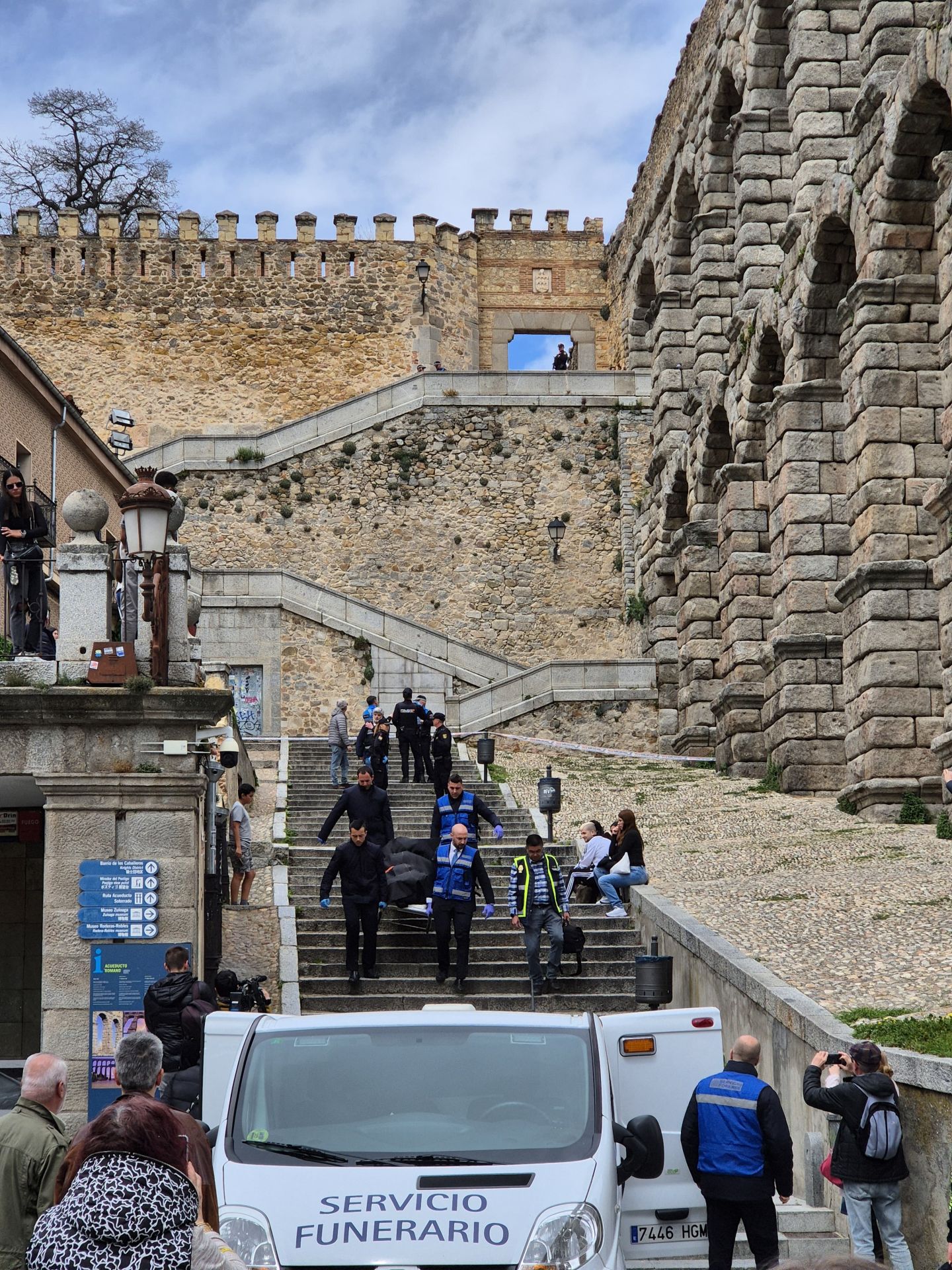 Un hombre muere al caer desde lo alto del Acueducto de Segovia