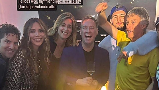 Cónclave de famosos en León: Jesús Calleja celebra sus 60 años rodeado de amigos