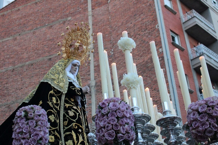 Las mejores imágenes de la procesión del Dolor de Nuestra Madre