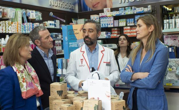 Sara Aagesen, vicepresidenta del Gobierno, y Montserrat Ávila, presidenta del Colegio de Farmacéuticos de León
