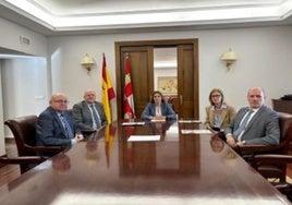 La consejera de Educación, Rocío Lucas Navas recibe al Secretario General de FSIE CyL, al resto del Comité Ejecutivo y al Presidente de Honor de la organización