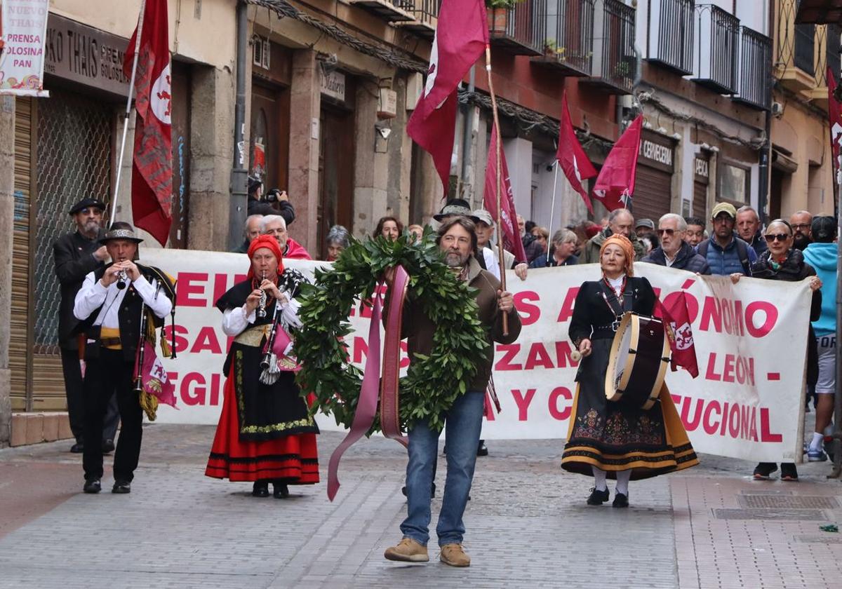 Homenaje a los Héroes Leoneses del año pasado.