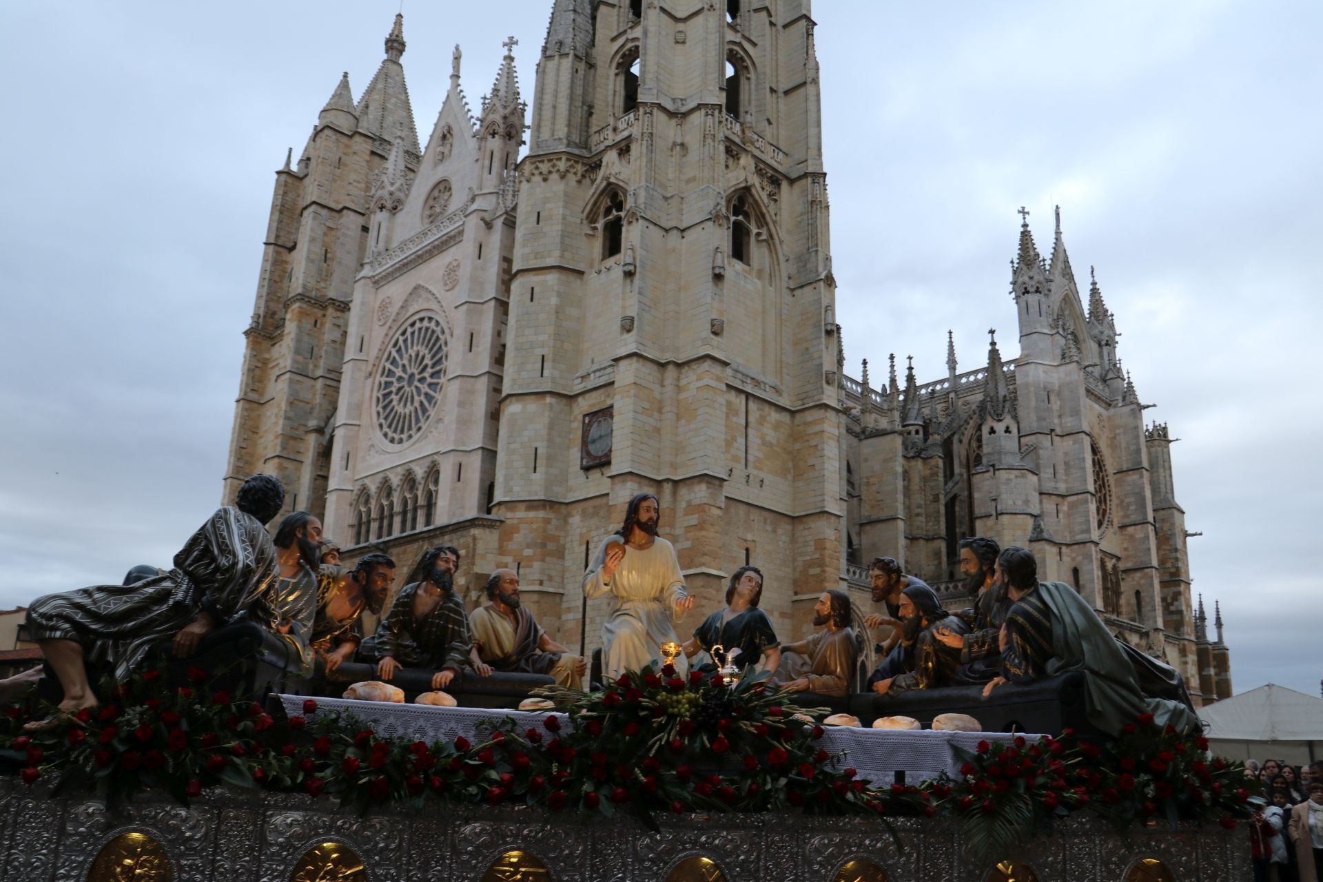 Las imágenes de la procesión de la Sagrada Cena