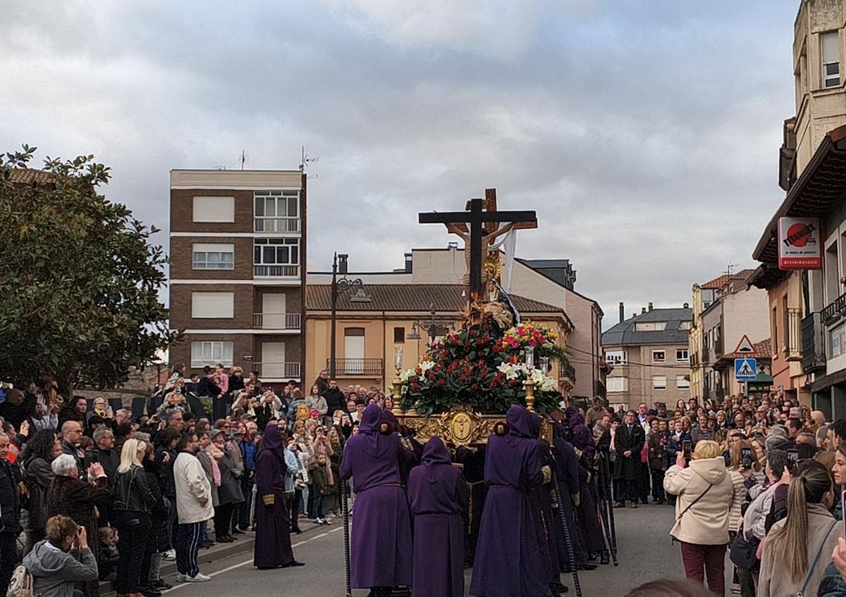 Imagen secundaria 1 - Procesión de Jueves Santo en Benavides de Órbigo