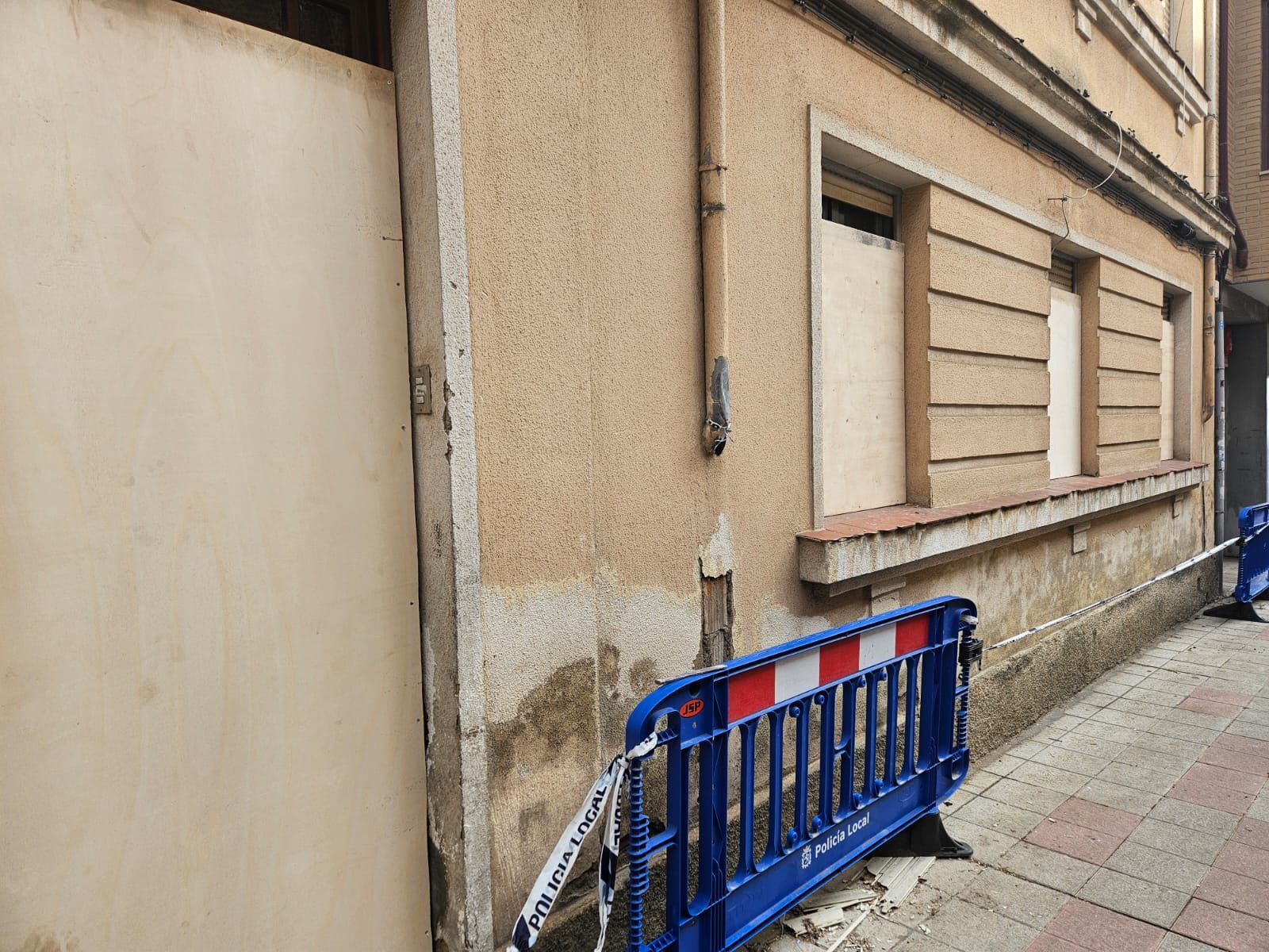 El estado «ruinoso» del número 19 de Santa Engracia, en imágenes