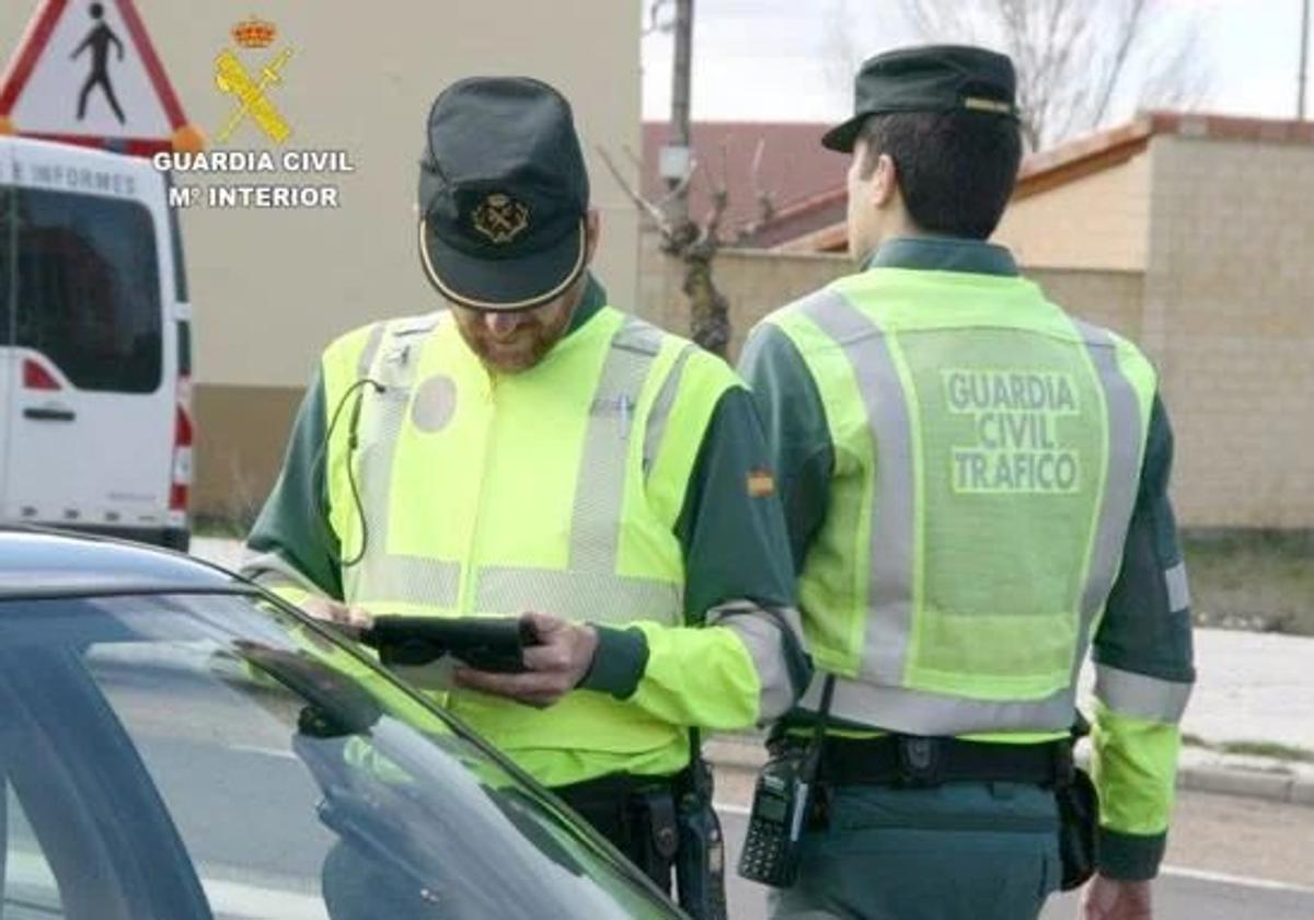 Dos detenidos, 37 positivos en alcohol y 22 en drogas en Genarín en León
