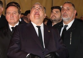 El tradicional «Levantaos, hermanitos de Jesús, que ya es hora» volvió a oírse en la medianoche en la plaza de San Marcelo.