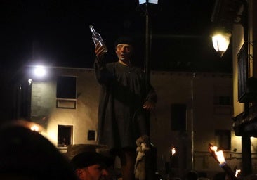 Genarín congrega a miles de fieles orujo en mano