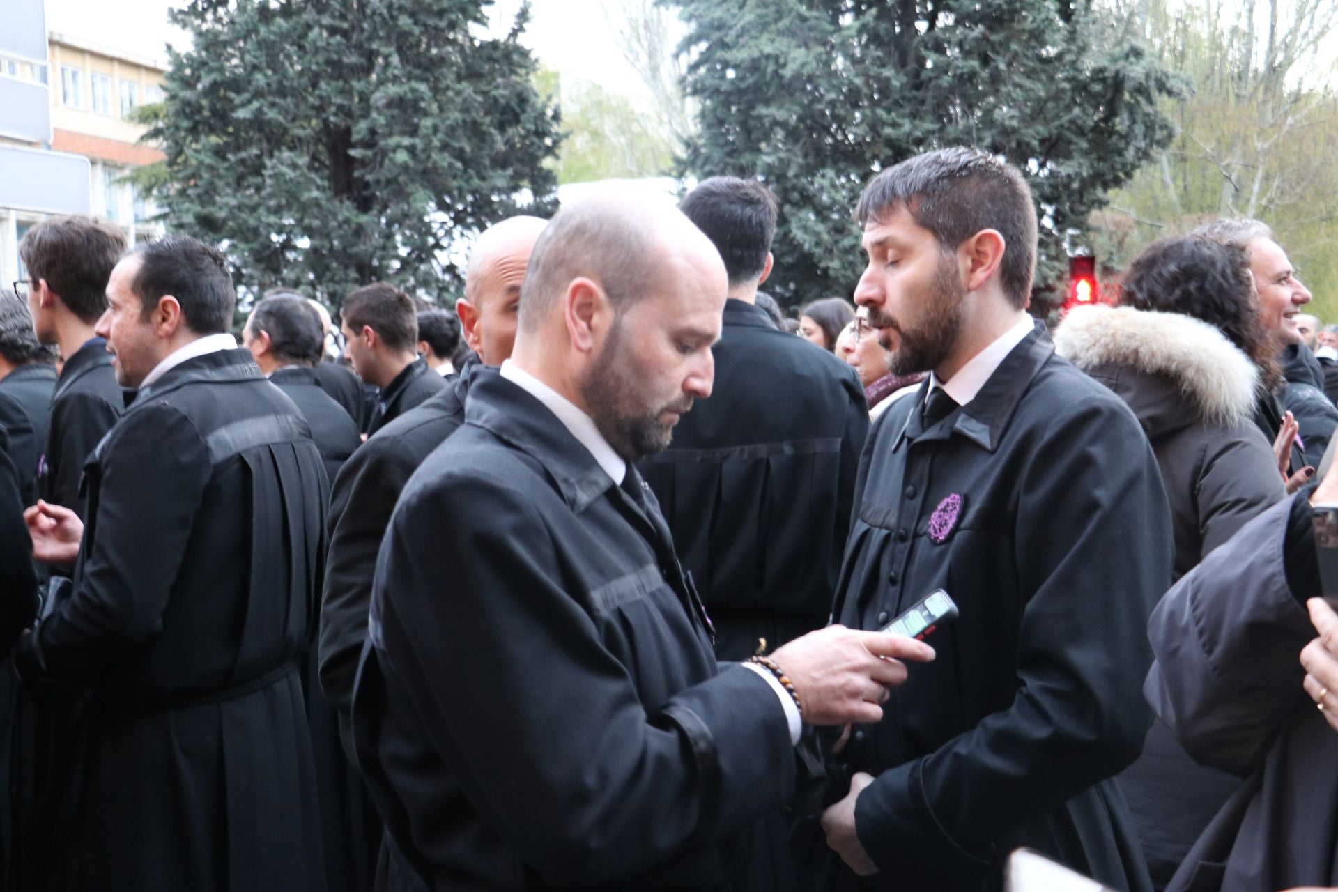 Las imágenes de la decisión de la cofradía para salir en procesión en León