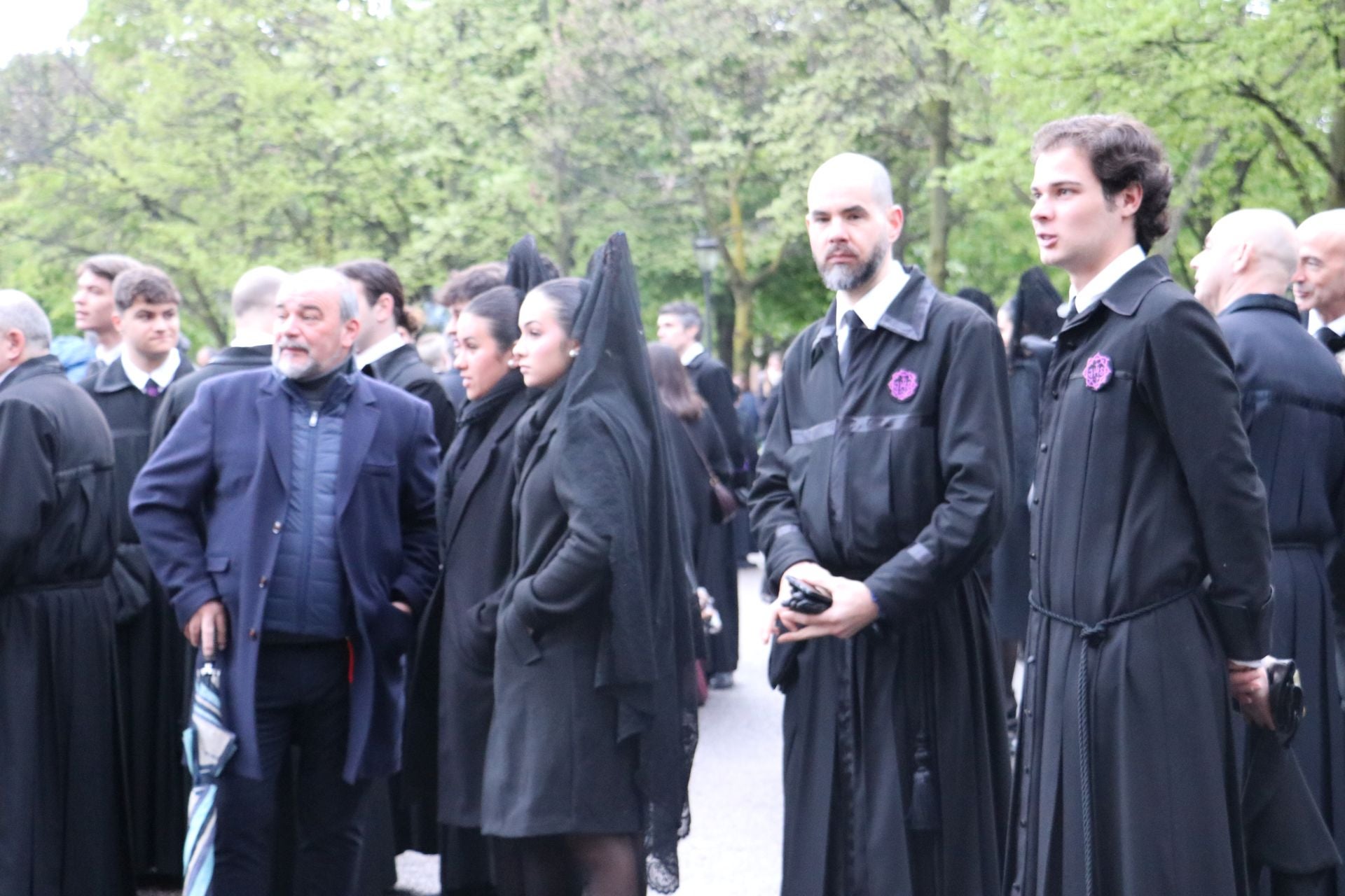 Las imágenes de la decisión de la cofradía para salir en procesión en León