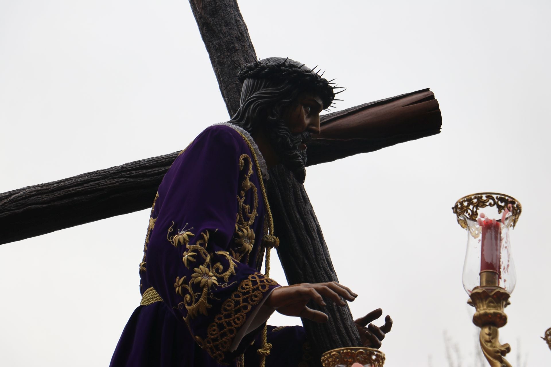 Las imágenes de la salida y procesión de Los Pasos en León