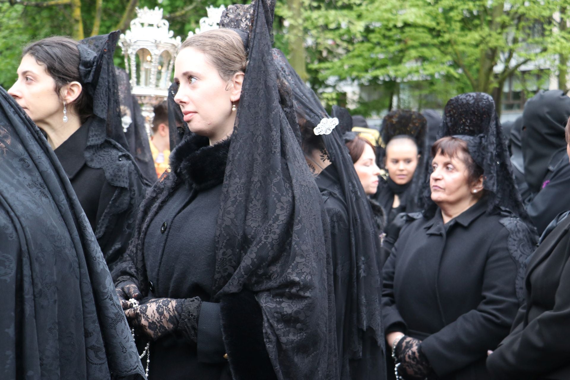Las imágenes de la salida y procesión de Los Pasos en León
