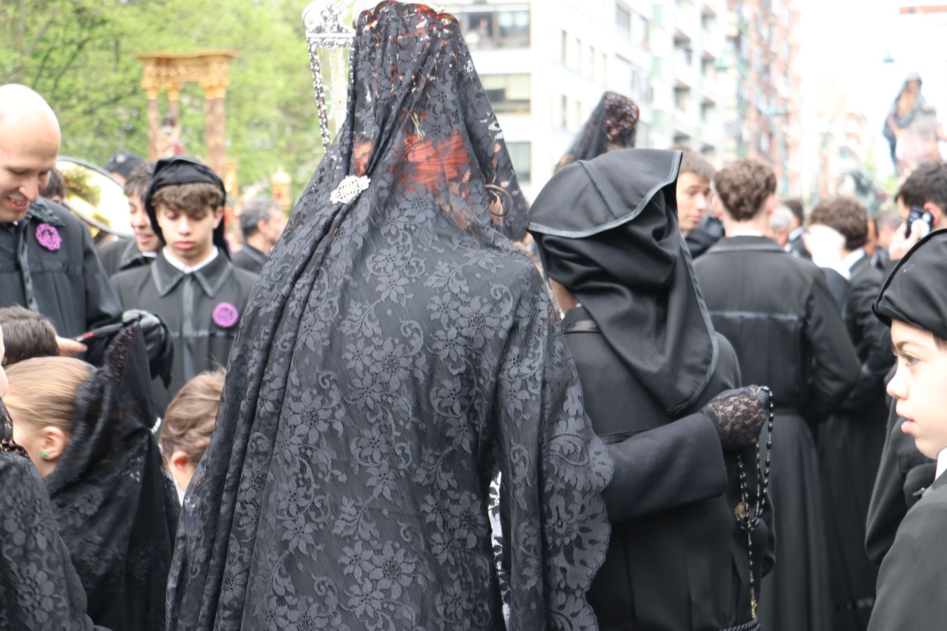 Las imágenes de la salida y procesión de Los Pasos en León