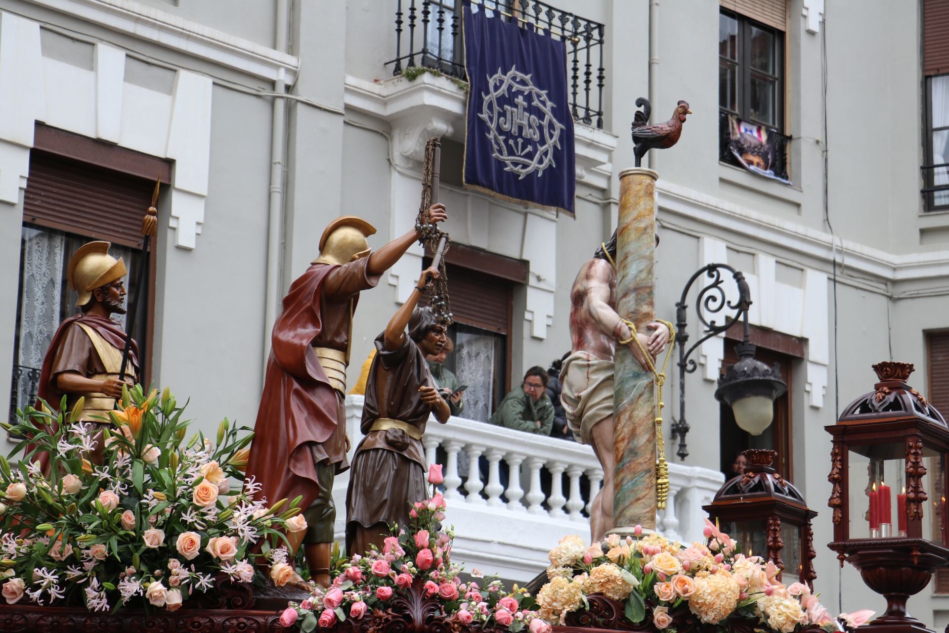 Las imágenes de la salida y procesión de Los Pasos en León