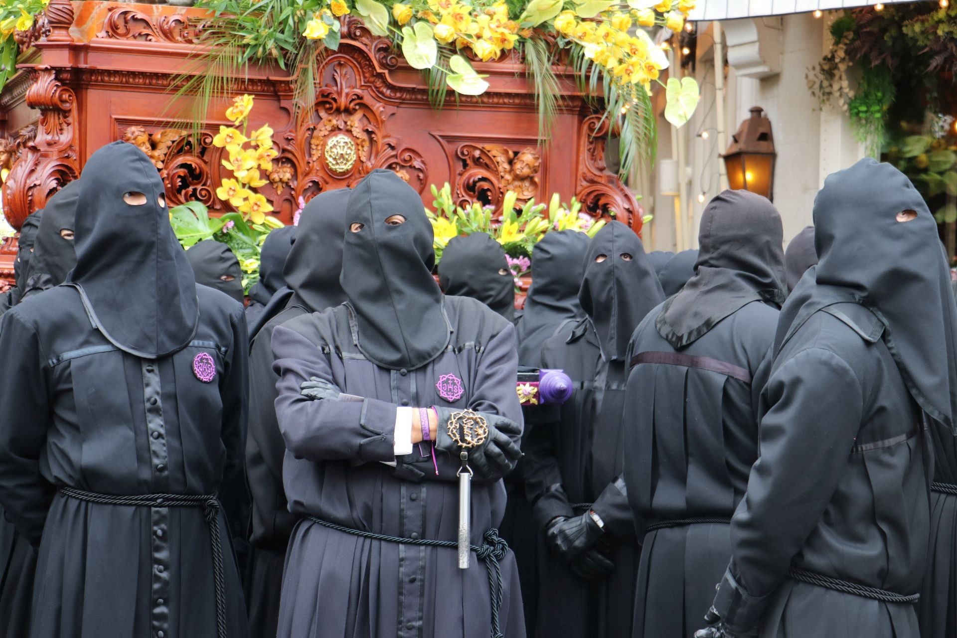 Las imágenes de la salida y procesión de Los Pasos en León