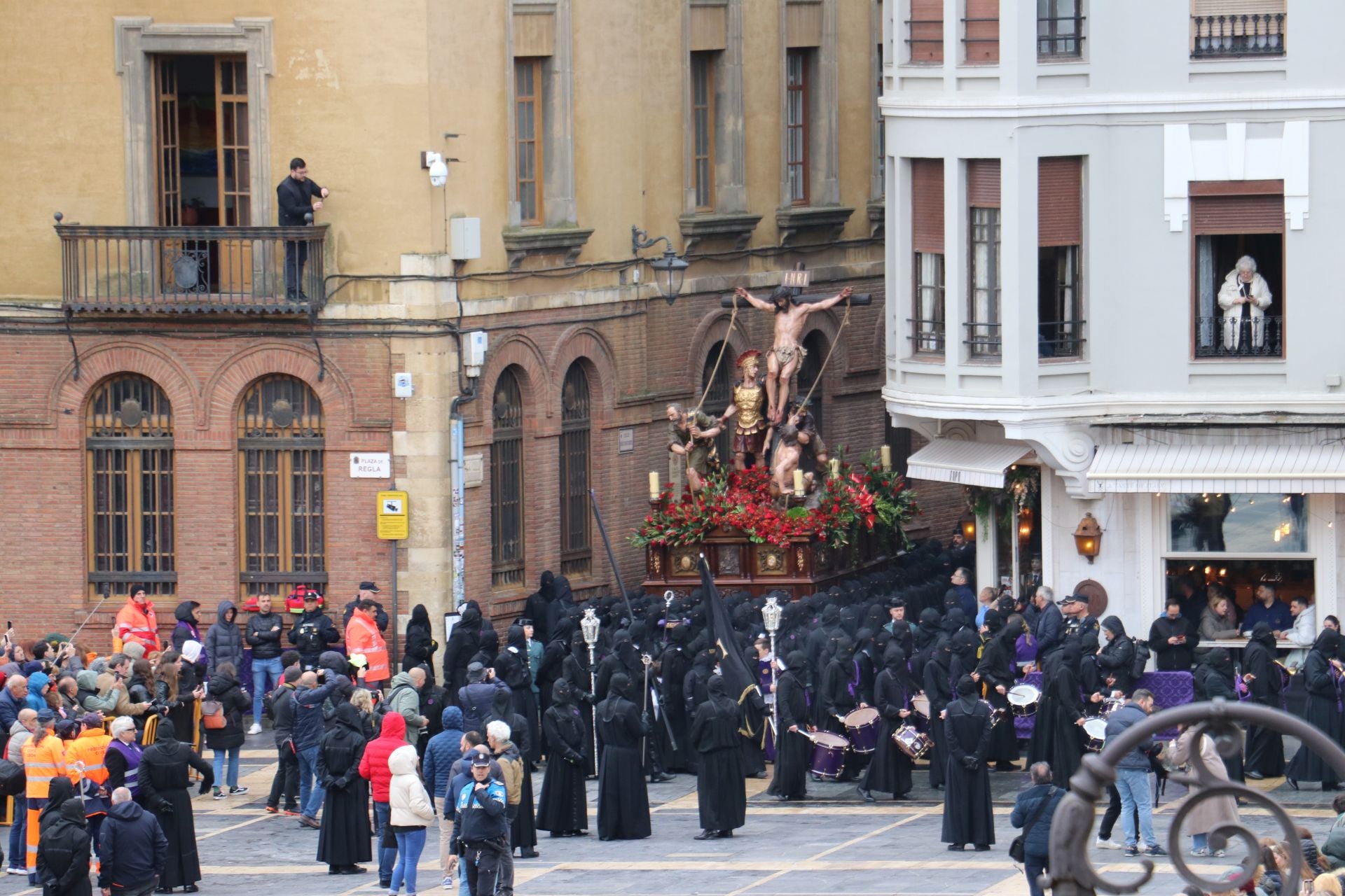 Las imágenes de la salida y procesión de Los Pasos en León