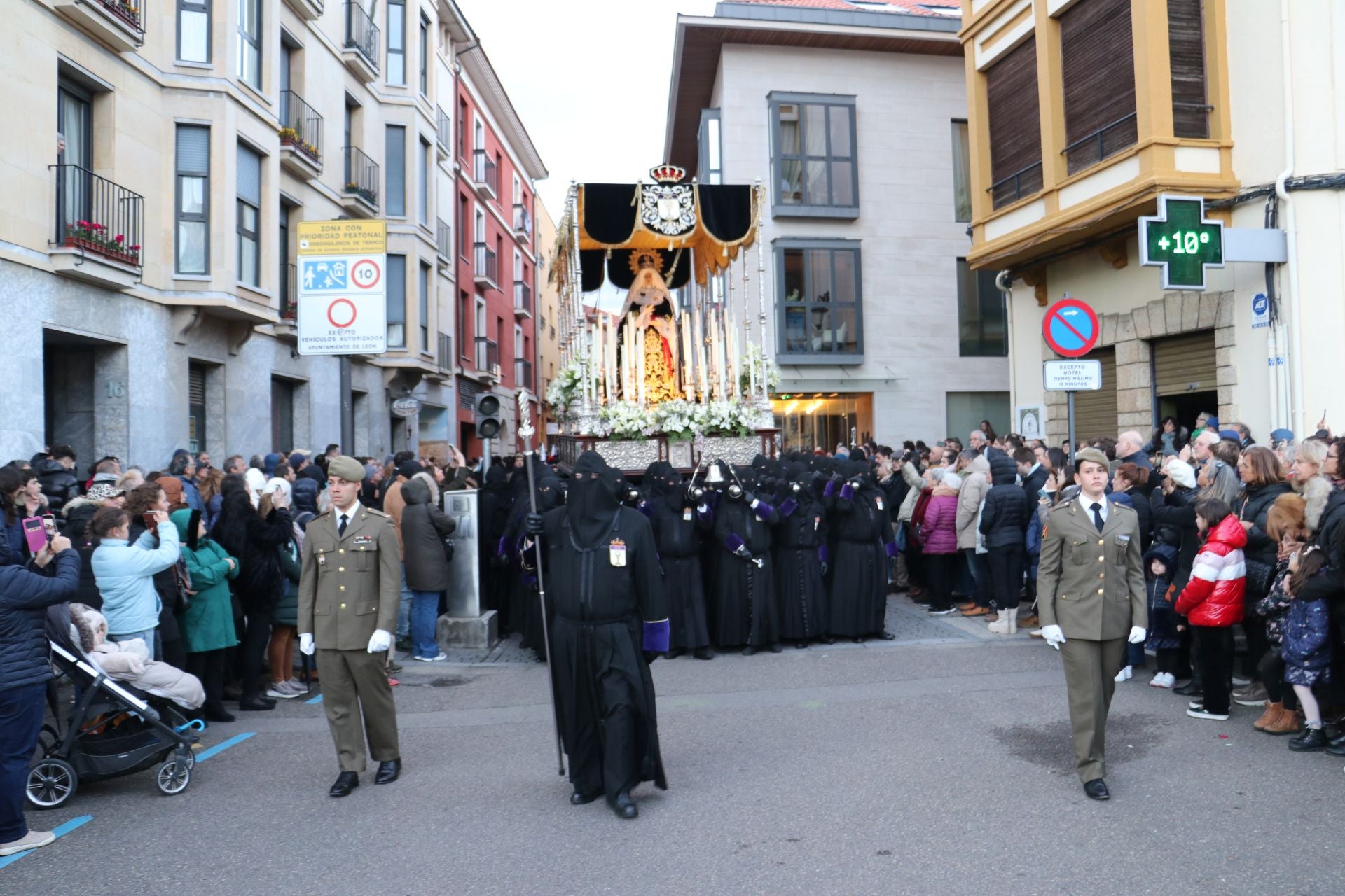 Las mejores imágenes de la procesión del Santo Entierro de Minerva