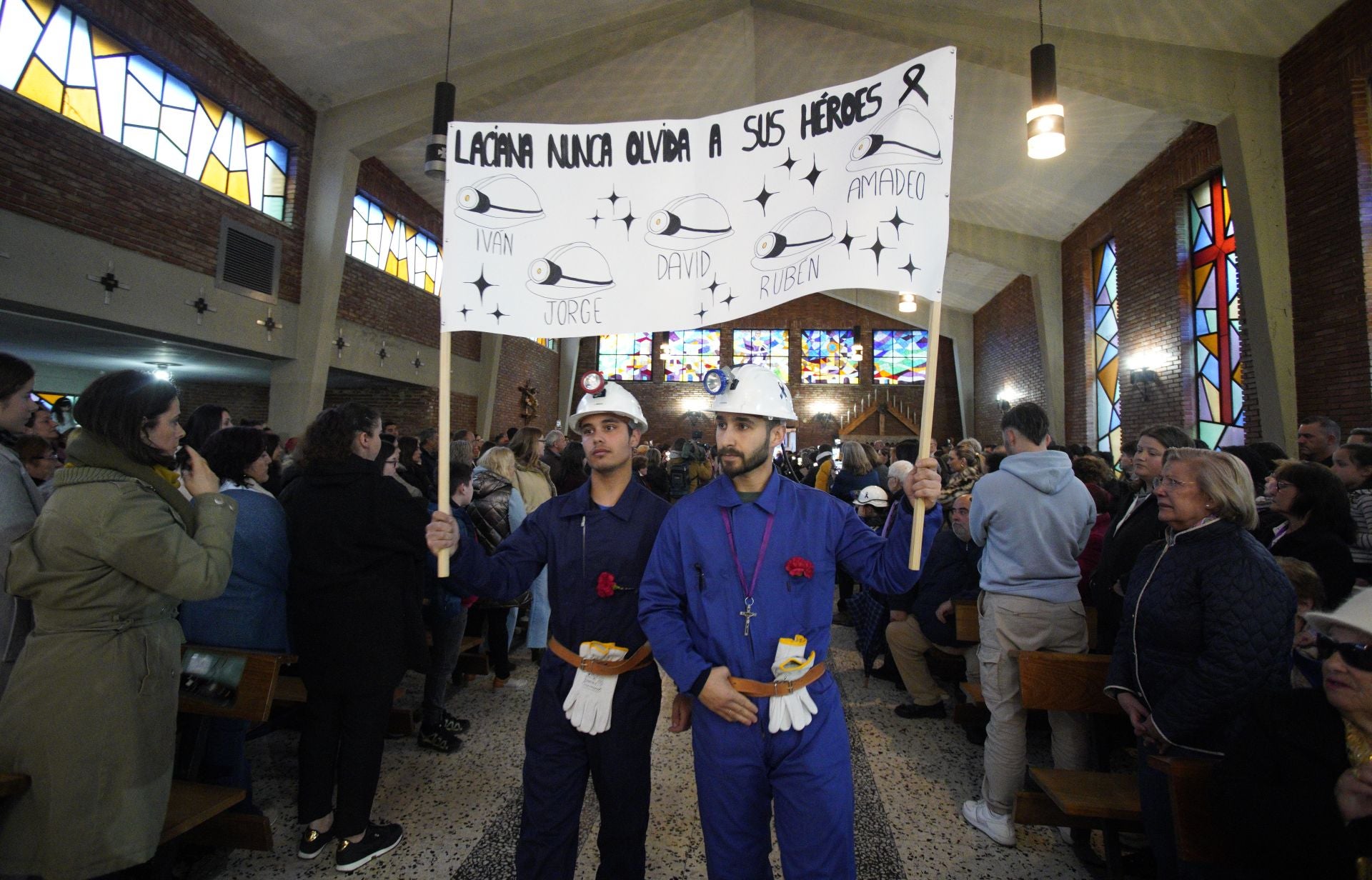 Procesión del Cristo de los Mineros en Caboalles de Abajo