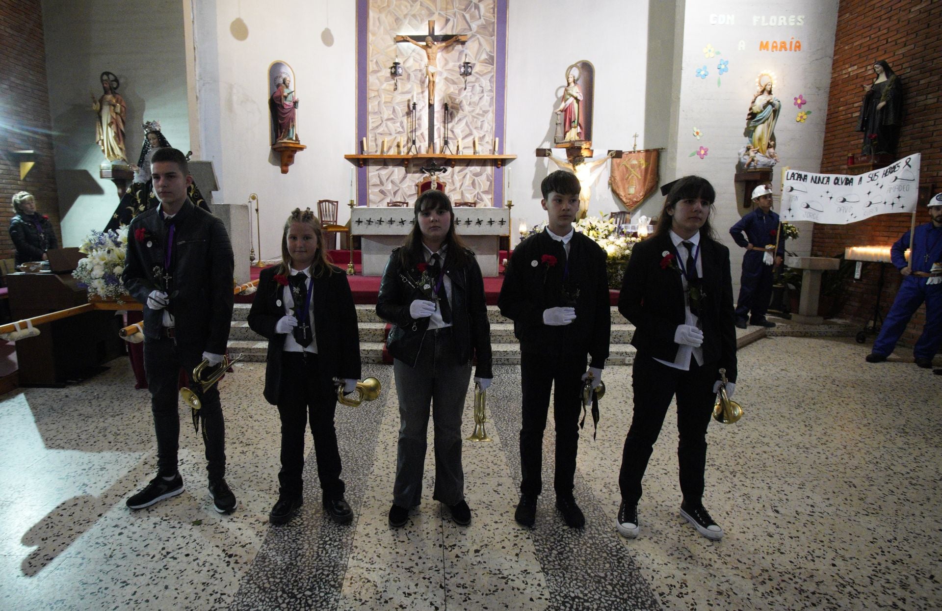 Procesión del Cristo de los Mineros en Caboalles de Abajo