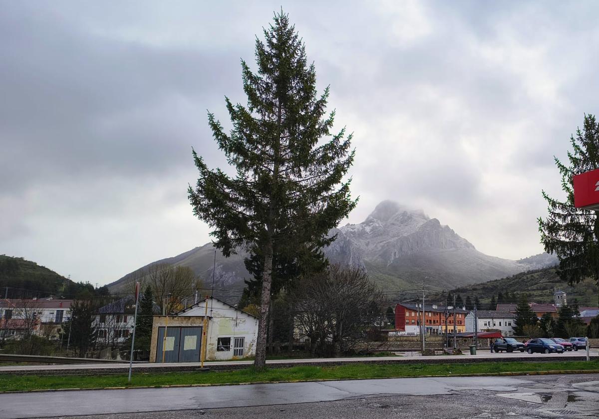 El sol regresa y se mantiene la nieve en este Domingo de Resurrección en León