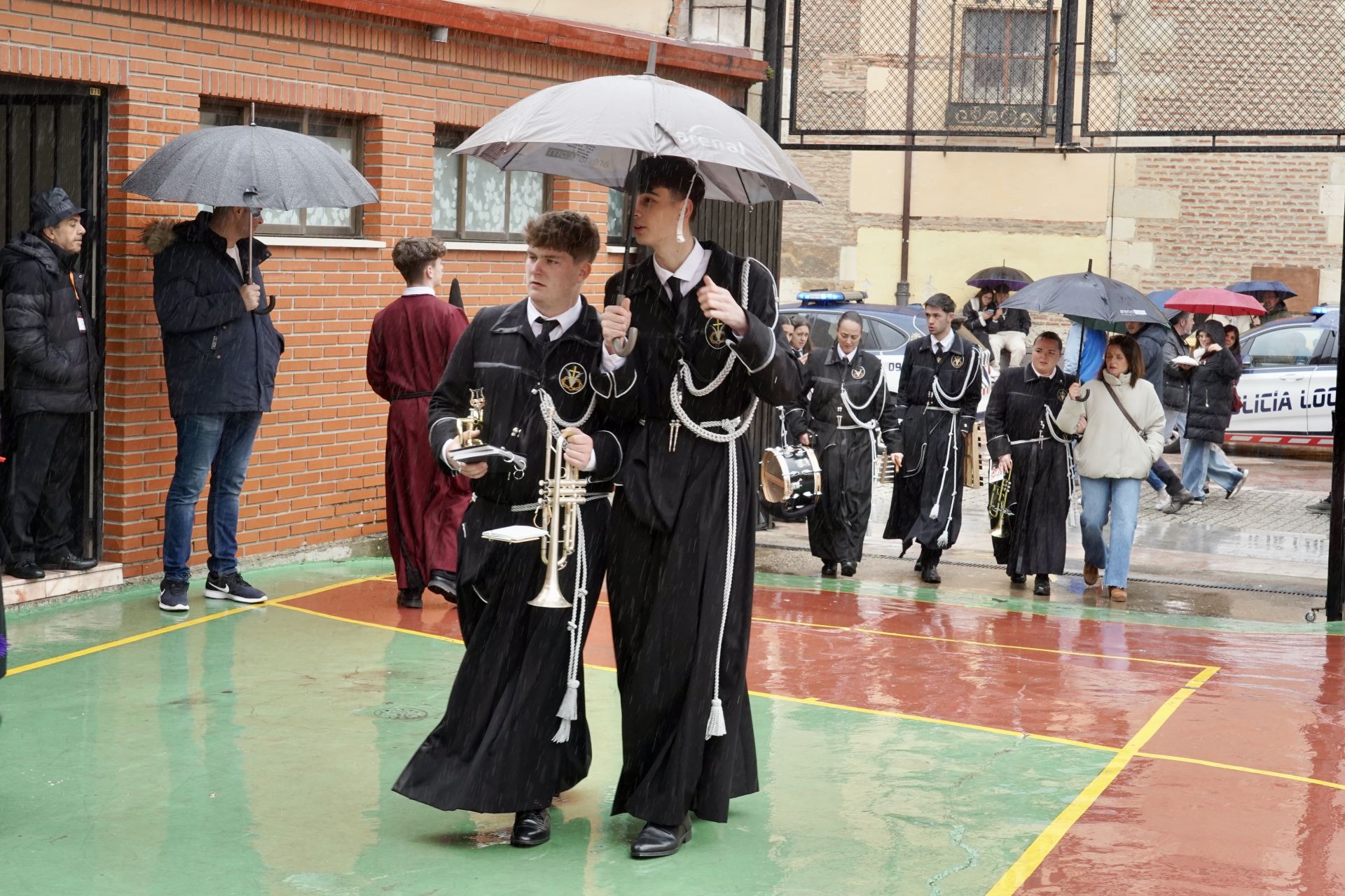 Acto del Desenclavo en León, bajo la mirada de Campillo