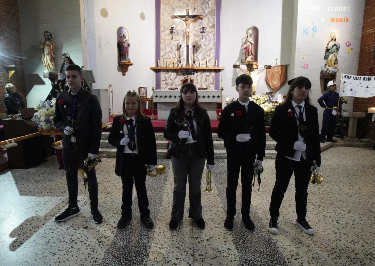 Imagen secundaria 1 - Acto de la procesión de los mineros en Caboalles de Abajo