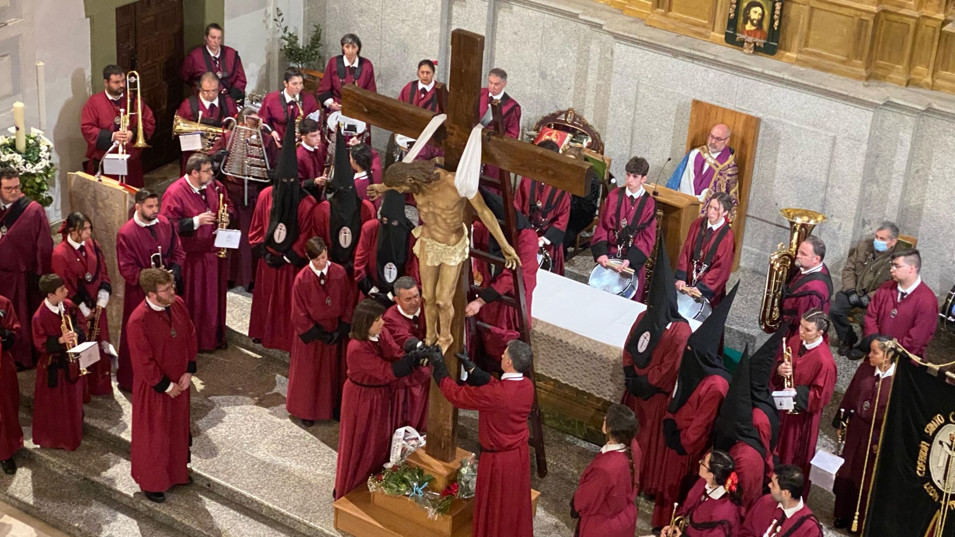 Las imágenes del acto del Desenclavo el Sábado Santo en León