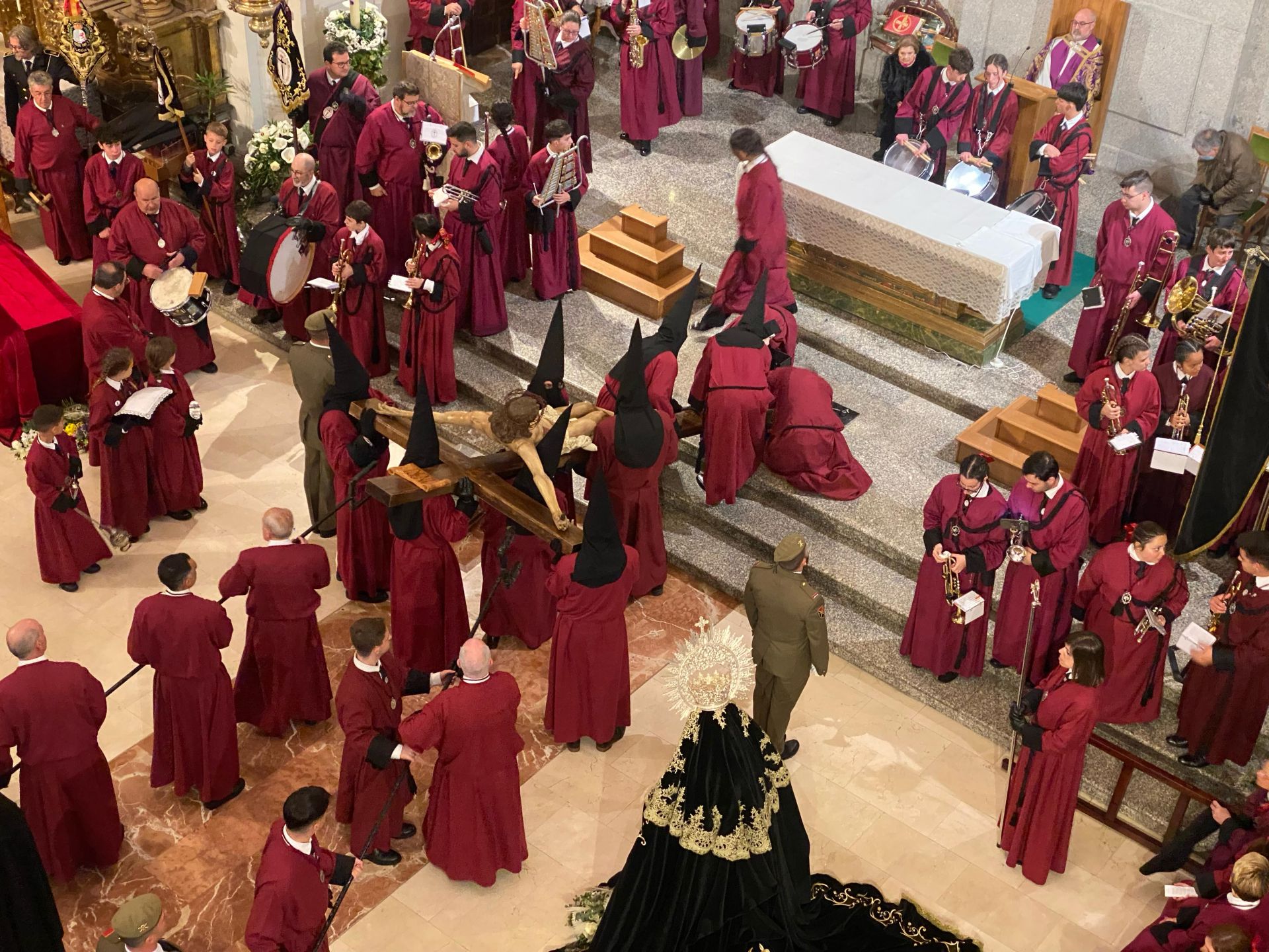 Las imágenes del acto del Desenclavo el Sábado Santo en León