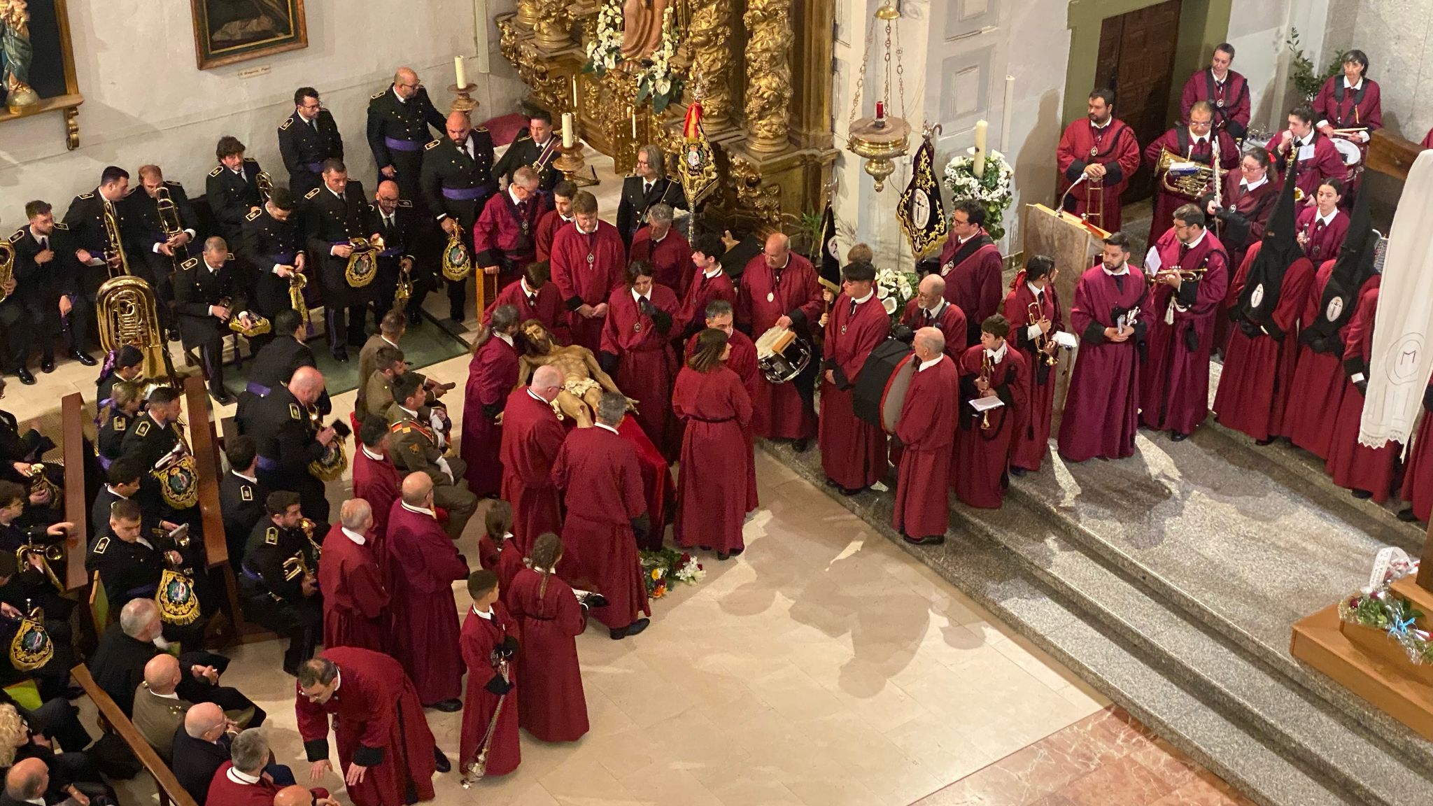 Las imágenes del acto del Desenclavo el Sábado Santo en León