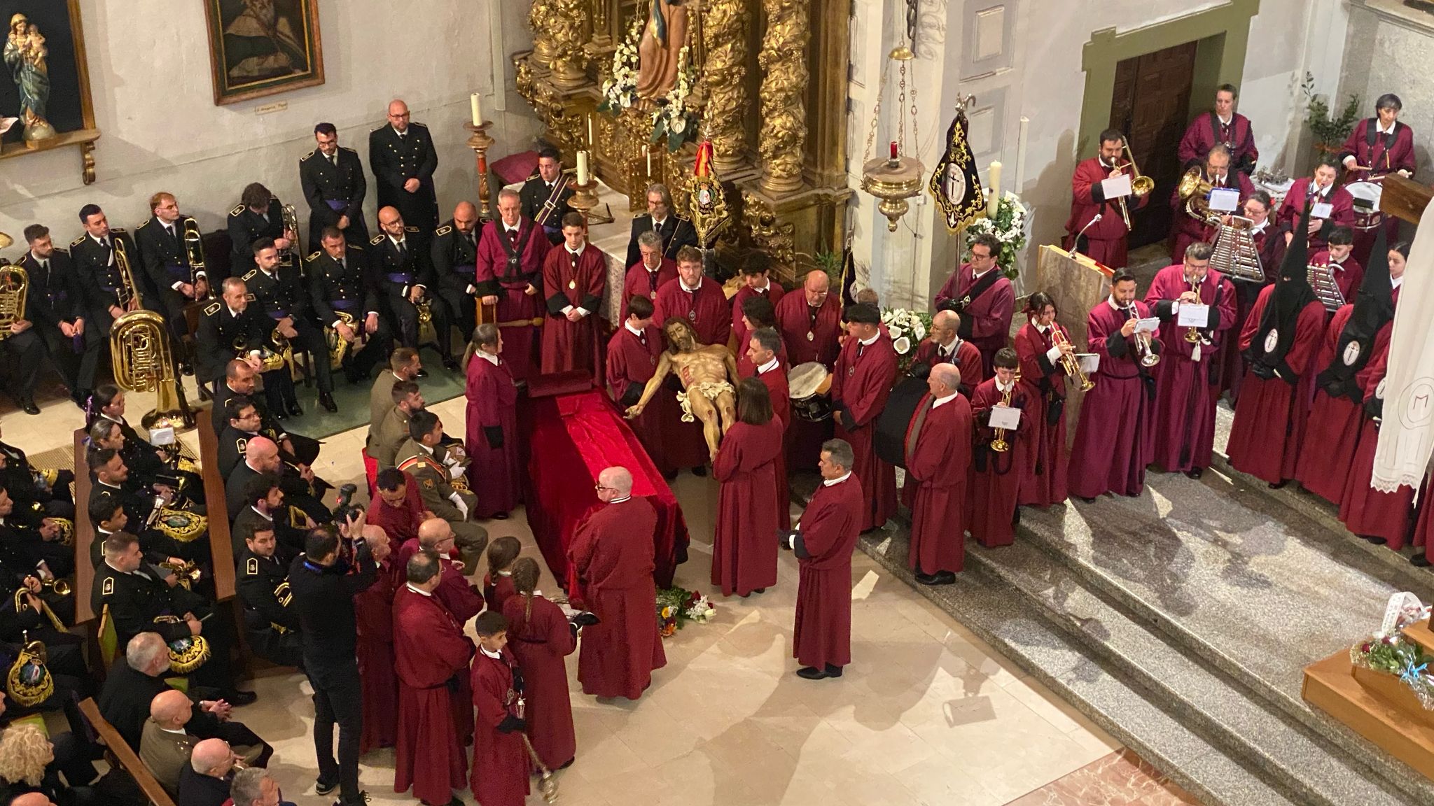 Las imágenes del acto del Desenclavo el Sábado Santo en León