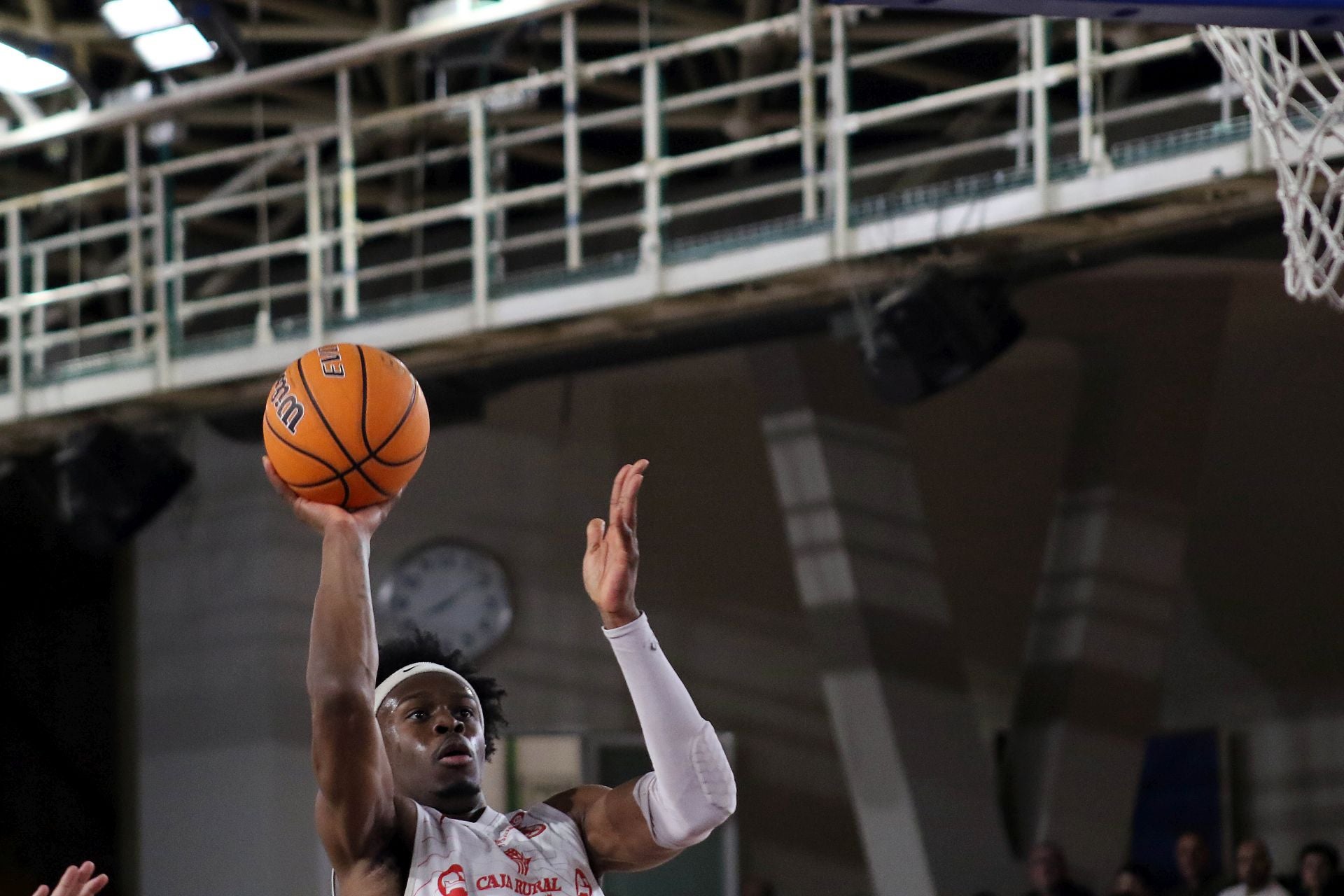 Las mejores imágenes del partido de baloncesto entre la Cultural y la Ponferradina
