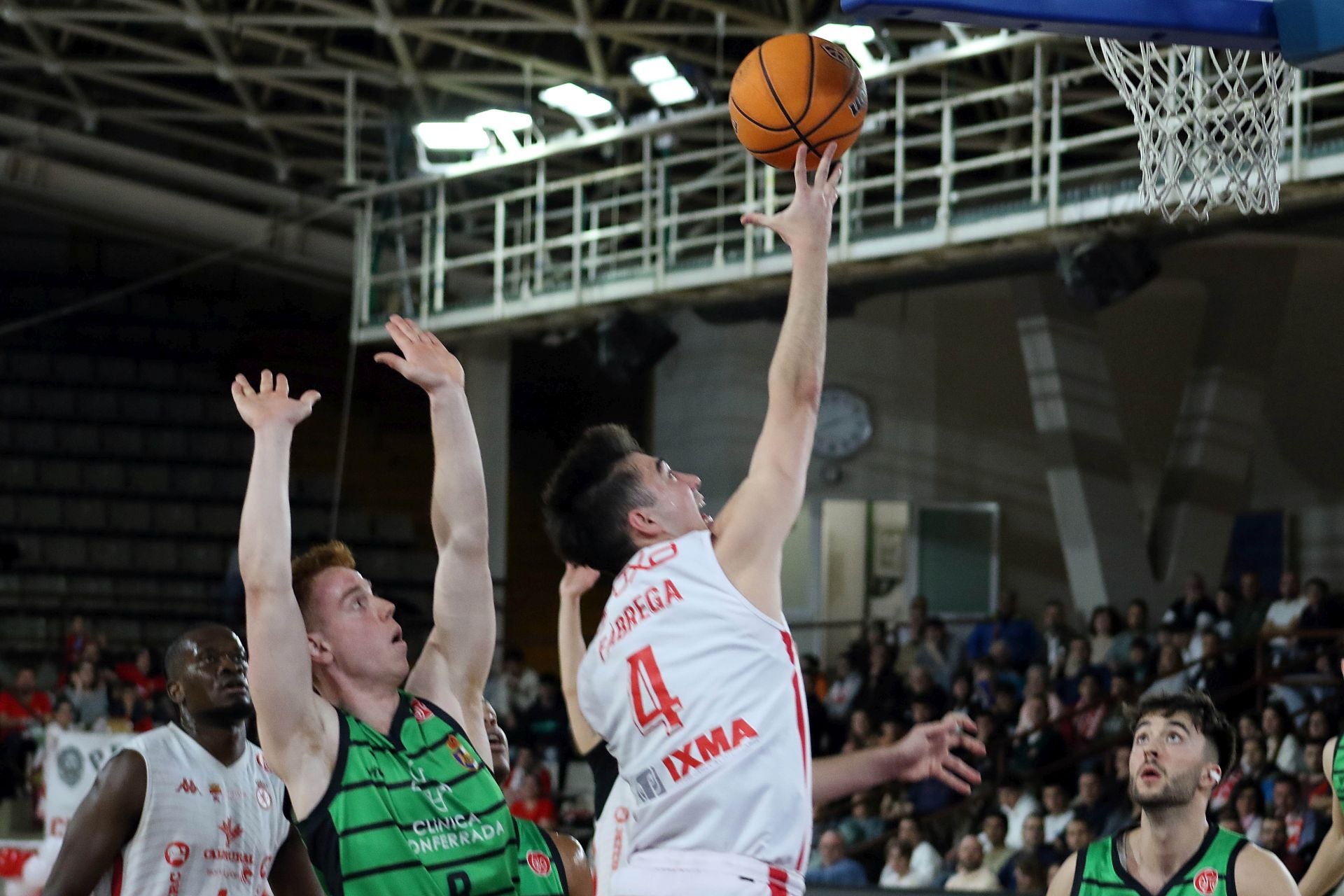 Las mejores imágenes del partido de baloncesto entre la Cultural y la Ponferradina