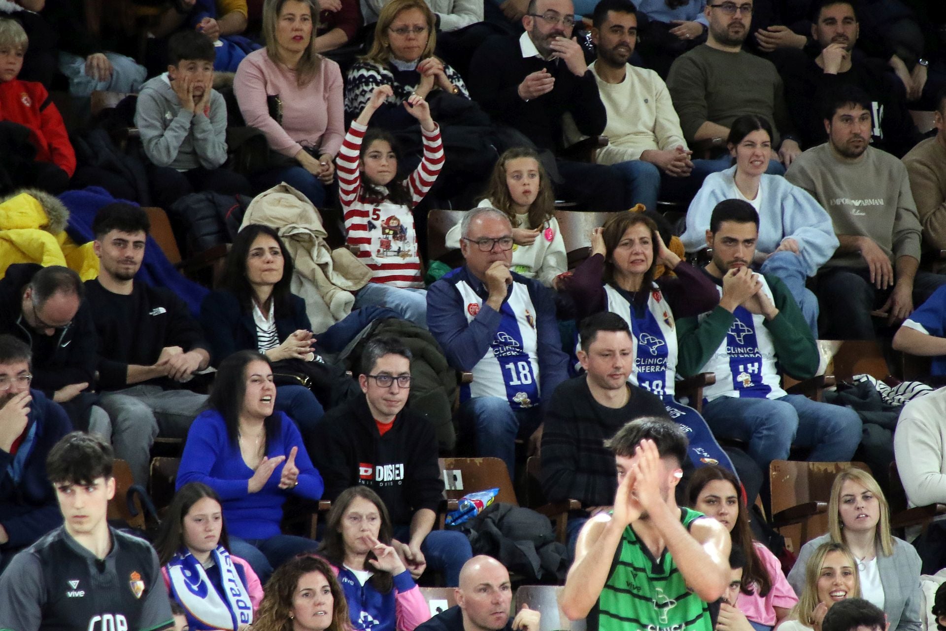 Las mejores imágenes del partido de baloncesto entre la Cultural y la Ponferradina