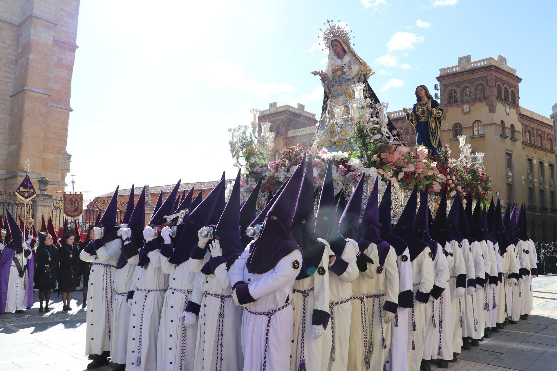 Las imágenes del acto de la Resurrección en León