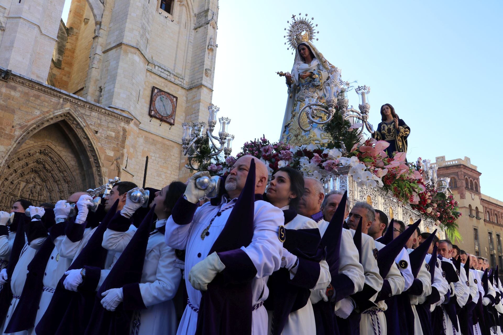 Las imágenes del acto de la Resurrección en León