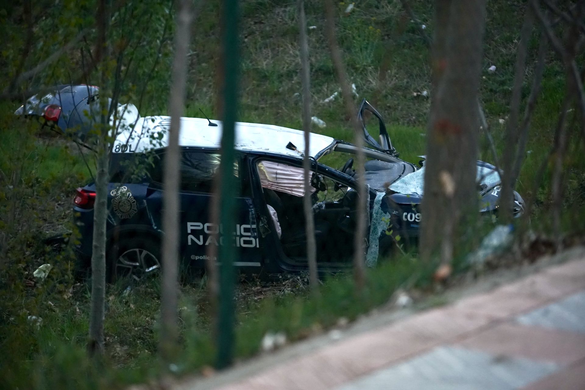 Vuelca un coche de la Policía Nacional con dos agentes